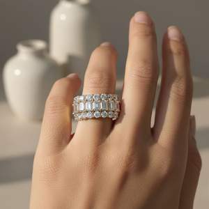 Bague Statement Triple Rangée avec Émeraudes Rondes Mixtes 4.30 CTW - Product Image 6