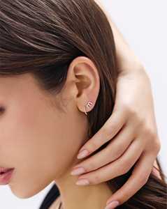 Mini boucles d'oreilles clous initiales en or massif 14K avec diamant de laboratoire rond, fermoir à friction, lettres alphabet pavées, bijoux fins en gros - Product Image 2