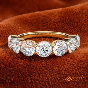 Elegante Anillo de Moissanita con 7 Piedras de Corte Redondo, Chapado en Oro de 18K, Claridad VVS, Anillo Apilable para Boda, Regalo para Fiesta Nupcial o Aniversario - Product Image 1