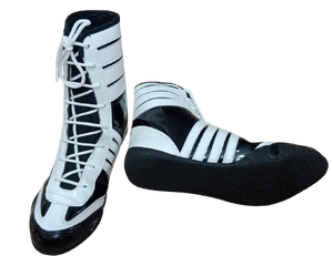 Chaussures de boxe en cuir véritable, sur mesure, noires et blanches, chaussures d'entraînement de boxe, chaussures de boxe à semelle antidérapante, chaussures de boxe MMA pour sparring - Product Image 1
