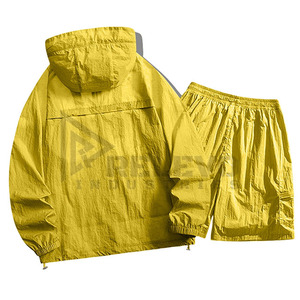 Conjunto Cortavientos Ligero con Capucha para Mujer Relevo Custom, Chaqueta con Cremallera Completa y Pantalones Cortos Cargo, Transpirable y de Secado Rápido - Product Image 4