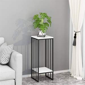 Soporte de hierro para macetas de diseño, elaborado para complementar hogares elegantes, plantas de interior y temas de decoración moderna. - Product Image 1