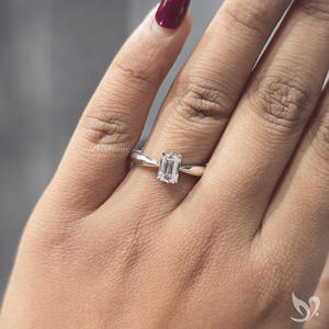 Anillo de Compromiso con Diamante Cultivado en Laboratorio, Corte Esmeralda de 1 Quilate, Certificado IGI, Engaste Solitario con Tallo Puntiagudo, Oro Blanco de 10K, para Boda - Product Image 5