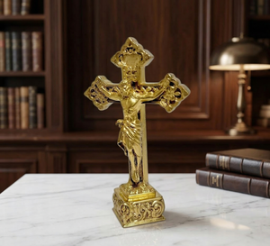 Idole de Jésus plaquée laiton de Jaipur Metals |   Statue chrétienne 100% en laiton |   5 x 3 x 7,5 cm |   74 g |   Cadeaux et décorations religieuses - Product Image 1