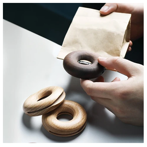 Clip à sac en bois de hêtre unique en forme de donut, 6,5 cm, réutilisable, design moderne, ustensile de cuisine en bois naturel, forme ronde - Product Image 2