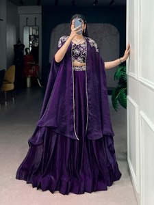 Lehenga Choli de Seda Morada Reversible y Elástica, Estilo Shrug, Hasta el Tobillo, para Bodas, para Mujer - Product Image 2