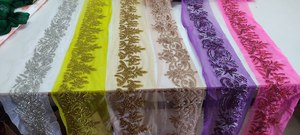 Borde de Encaje Floral Barroco 3D de Lujo, Bordado a Mano, con Lentejuelas Doradas y Microperlas sobre Base de Tul Transparente - Product Image 3