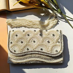 Sac rectangulaire artisanal en perles colorées d'art populaire indien avec poignée baguette en perles de verre, accessoire de mode durable et tendance en cristal - Product Image 6