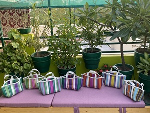 Bolso de mano de nailon reciclado personalizado con logotipo a rayas, bolso de compras reutilizable sostenible con cierre de cremallera para la vida diaria - Product Image 5