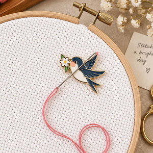 Porte-aiguilles magnétique personnalisé en émail souple, motif sapin de Noël - Product Image 4