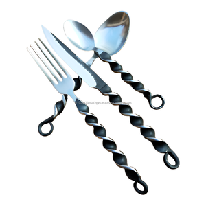 4 Pcs Vintage Medieval Forgé à la Main Twisted Couteau Fourchette Cuillère Couverts Set - Product Image 1
