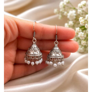 Boucles d'oreilles Jhumki en argent allemand oxydé, dessinées à la main, avec perles, design vintage, pour les fêtes et les occasions spéciales - Product Image 2