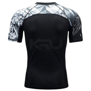 T-shirt de compression tricoté haute performance respirant, séchage rapide, coupe ajustée, écologique pour l'entraînement sportif actif des hommes - Product Image 2