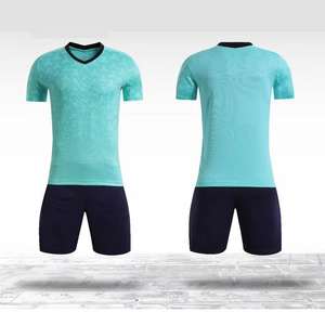 Tenue de football pour hommes avec dégradé vert, uniforme de football personnalisé, ensemble sportif respirant et à séchage rapide - Product Image 3