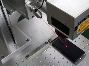 Máquina de Grabado Láser de Alta Precisión LUCAN TECHNO 200W Multivoltaje para Metal y No Metal, Grabado con Fibra, CO2 y UV - Product Image 3