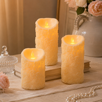 Bougies Pilier LED Sans Flamme à Motif Rose en Relief, Bougies Électroniques Scintillantes à Motif Floral Ivoire pour Mariage et Décoration Intérieure (Vente en Gros)