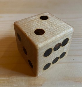 Dés de jeu de table durables en bois naturel, écologiques, faits à la main, 7 pièces, pour les amateurs de jeux de rôle Tradebyd - Product Image 1