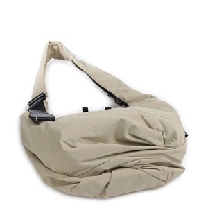 Sac à bandoulière minimaliste en nylon unisexe avec fermeture éclair, couleur beige, design léger - Product Image 6