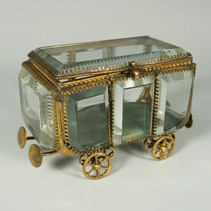 กล่องเก็บเครื่องประดับแก้วหรูหรา โครงโลหะ กล่องโชว์ของขวัญแต่งงาน ผลิตอย่างประณีตโดย KHOOSI OVERSEAS - Product Image 1