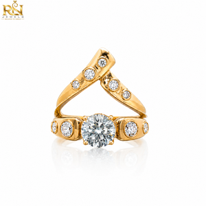 Bague de mariage à trois chevrons |   Bague de fiançailles et de mariage en or massif avec diamant de laboratoire 2 carats, bande incurvée, vente en gros OEM ODM - Product Image 1