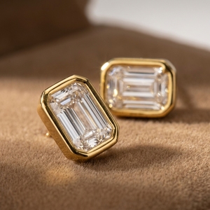 Boucles d'oreilles classiques en or jaune massif avec diamant CVD cultivé en laboratoire certifié IGI, serti clos, émeraude 1 carat, pour femme, usage quotidien - Product Image 4