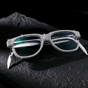 Gafas de Sol Cuadradas Ligeras con Montura Roja Sólida de Moissanita, Lentes de Moda para Fiestas y Disfraces - Product Image 4