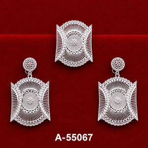 Boucles d'oreilles clous vintage en forme de cœur géométrique, plaqué or, alliage, bijoux de luxe pour femme, idéales pour les soirées A-55067 - Product Image 1