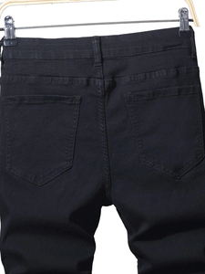 Shorts en jean noir pour homme, taille mi-haute, fermeture boutonnée, style streetwear déchiré, 100% coton tissé - Product Image 5