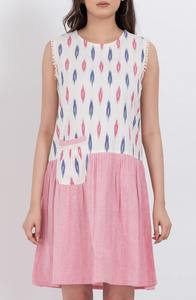 Vestido de algodón sin mangas con estampado Ikat de la mejor calidad, con falda plisada, vestido informal de verano para mujer, disponible para la venta. - Product Image 6