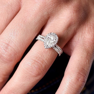 Elegante Anillo de Halo con Diamante Blanco Corte Pera en Plata de Ley, Regalo de Aniversario para Ella, Joyería de Compromiso y Boda para Damas de Honor - Product Image 6