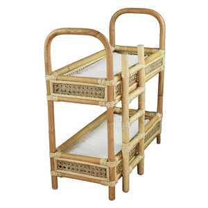 Découvrez ce lit de poupée pour enfants en rotin naturel fait main, conçu à deux niveaux et orné de détails classiques en cannage. - Product Image 1