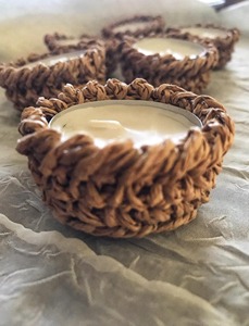 Portavelas de ratán de tamaño pequeño, adorno decorativo para mesa, ideal para mesas de café, estantes y decoración de rincones acogedores. - Product Image 3