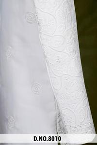 Elegante Sherwani Indo-Occidental de Seda Blanca para Hombre, con Bordado Floral y Paisley en el Mismo Tono, para Traje de Novio Real - Product Image 2