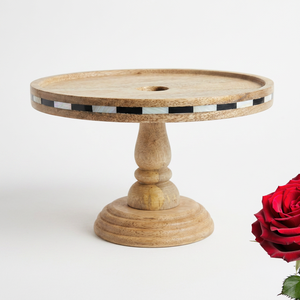 Support à gâteau rond en bois fait main, personnalisé, avec bordure incrustée noire et blanche, présentoir à dessert en bois massif naturel - Product Image 1