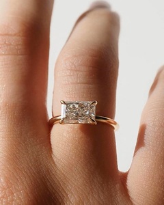 Anillo de Oro con Moissanita Marquise de 14K/18K, Anillo de Compromiso para Mujer, Diseño en Forma de V, Anillo Envolvente Minimalista, Joyería de Boda Única - Product Image 4