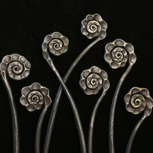 Elegante Campana Decorativa con Acabado Oxidado para Jardín, Estilo Vintage, Adorno Colgante para Exteriores - Product Image 1