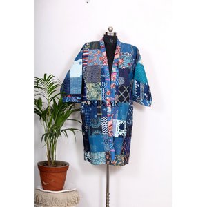 Robe kimono vintage en soie bleu marine Kantha, peignoir recyclé pour femme, veste patchwork, cadeau pour femme - Product Image 3