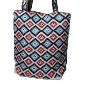 Wholesale Trendy Large Canvas Beach <b>Bag</b> with Camouflage Pattern Nylon Waterproof Lining Zip Closure Mobile Phone Pocket Washable - Product Image 1