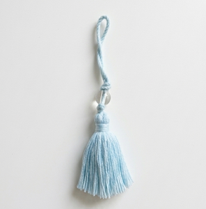 Frange décorative en rayonne bleu clair avec pompons pour accessoires de sac et de pochette - Product Image 1