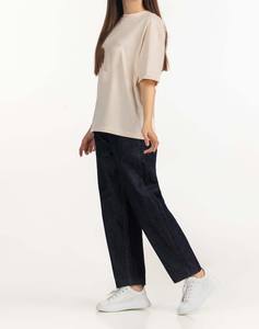 Camiseta Informal Transpirable Premium para Mujer, Camiseta Beige Extra Grande, Camiseta Clásica Beige con Hombros Caídos, Corte Moderno Extra Grande - Product Image 5