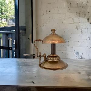 กระดิ่งบริการทองเหลืองแบบโบราณ พร้อมแท่นตั้ง สำหรับตกแต่งสำนักงาน ร้านอาหาร หรือแผนกต้อนรับ เสียงดังชัดเจน - Product Image 4