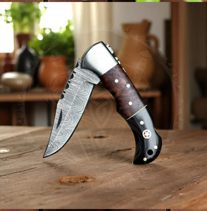 Cuchillo de Supervivencia Plegable Multiusos para Exteriores, Hoja de Acero de Damasco, Ideal para Caza y Actividades al Aire Libre - Product Image 1