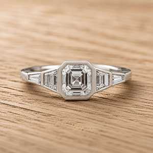 แหวนเพชรทรง Asscher Trapezoid ขนาด 1.50 กะรัต เพชรเพาะเลี้ยงในห้องปฏิบัติการ ดีไซน์คลาสสิก ทองคำแท้ 10K 14K 18K เพชร E VVS แหวนหมั้น - Product Image 3