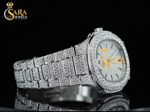 Montres à cadran en acier inoxydable glacé avec diamants naturels pour hommes, conçues sur mesure et à la demande, montre de l'Inde disponible à la vente - Product Image 3