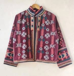 OEM ODM Ropa Casual de Invierno para Mujer, Tela de Terciopelo Morado, Diseño Floral y Geométrico Multicolor, Cuello Alto, Manga Larga - Product Image 1