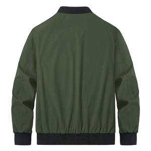 Blouson de motard personnalisé avec logo, poche, tissu satiné, garniture en fourrure de mouton, détails boutonnés - Vente en gros pour hommes, veste d'hiver - Product Image 3