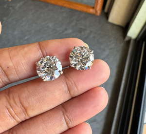 Pendientes de Plata de Ley 925 con Moissanita Redonda de Aspecto Diamante, Elegantes con Engaste de Garras, Brillantes, Joyería para Uso Diario, Regalo - Product Image 1