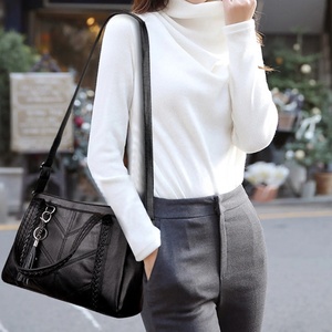Sac fourre-tout matelassé personnalisé en cuir véritable pour femme avec fermeture éclair, sac à main de shopping et de beauté, et sac de transport imprimé - Product Image 5