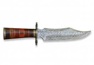 Cuchillo utilitario de exterior hecho a mano con acero de Damasco, mango de madera y guardacuchillo de latón - Product Image 5