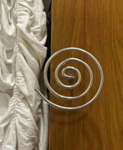 Butée de porte spirale en acier inoxydable au design moderne, support de porte à fixation au sol, butée de seuil pour porte en bois d'entrée - Product Image 6